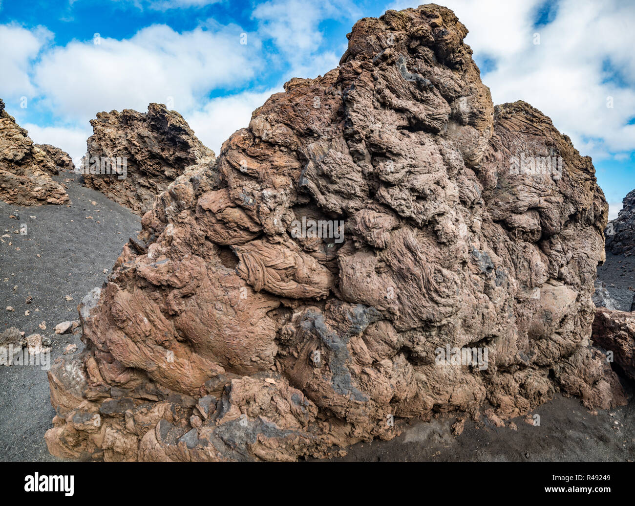 Roccia vulcanica fusa nel vulcano El Cuervo nella Caldera de Los Cuervos, nelle Isole Canarie di Lanzarote Foto Stock