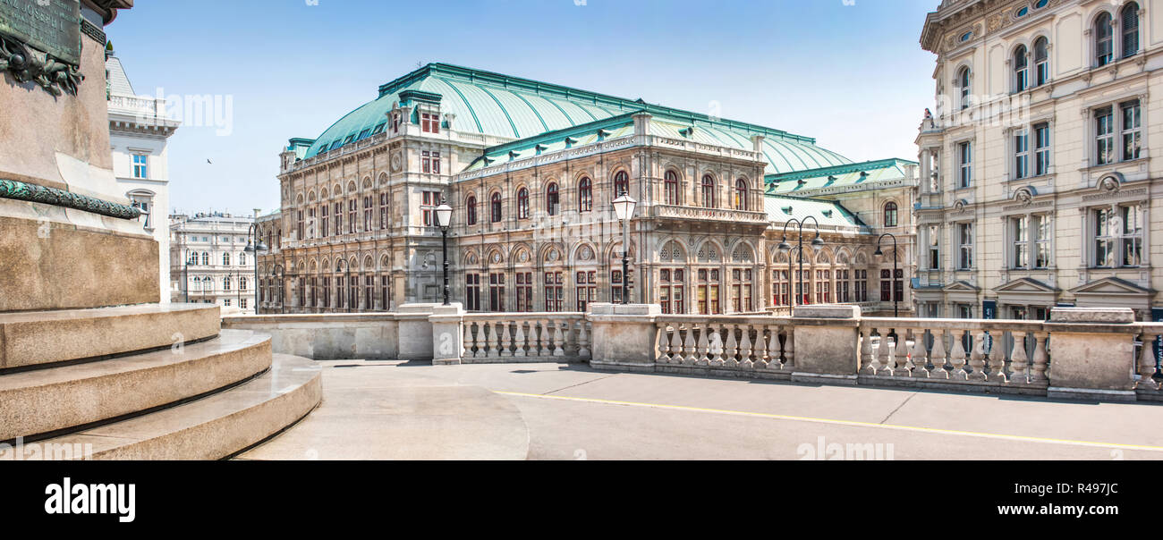 Vista panoramica della Wiener Staatsoper (Opera di Stato di Vienna) a Vienna, in Austria Foto Stock