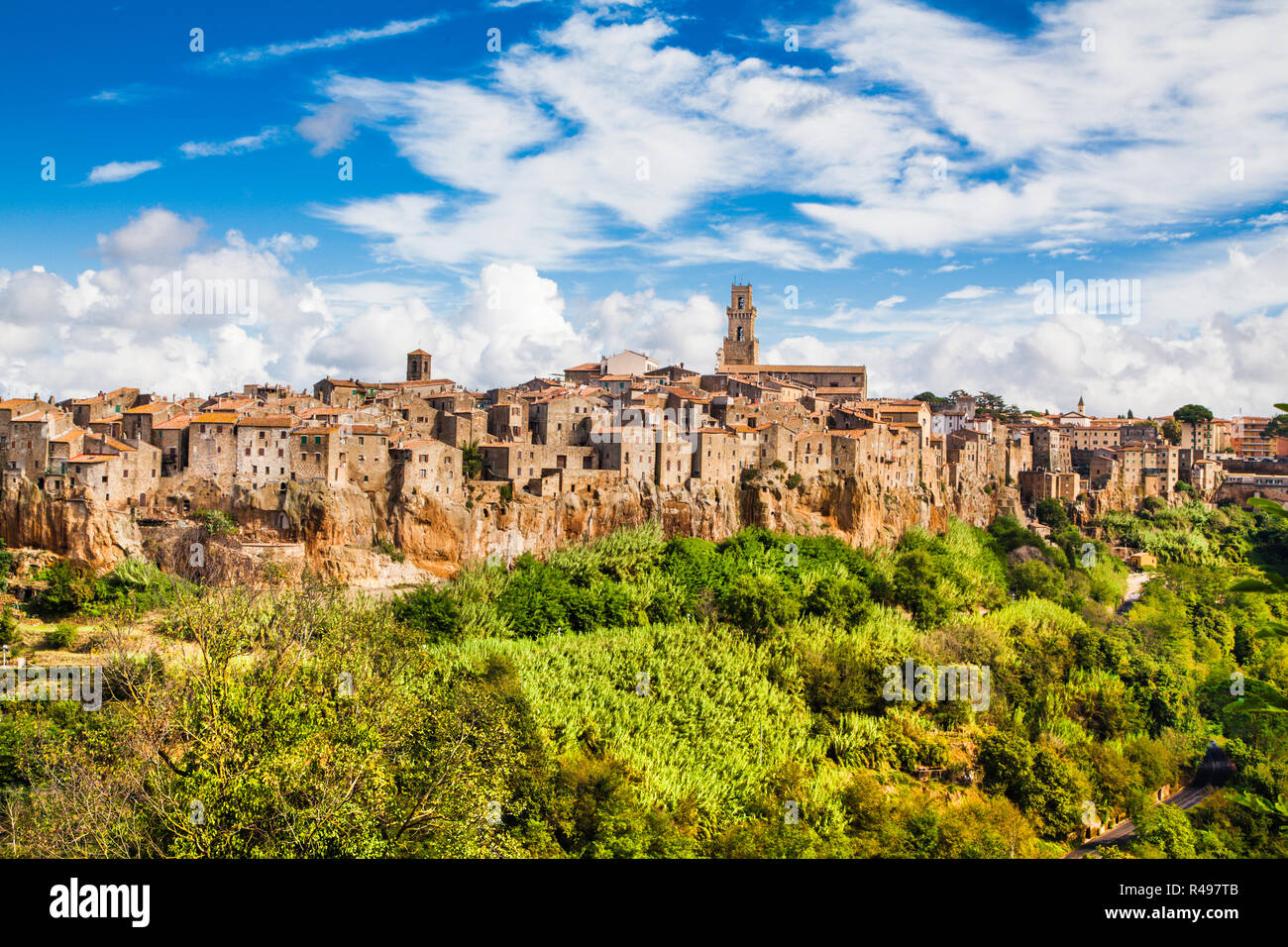 Vista panoramica della città medievale di Pitigliano in Toscana, Italia Foto Stock