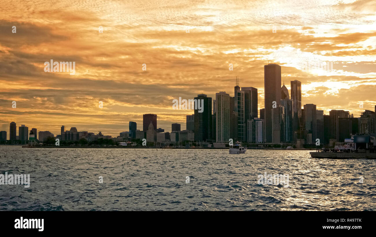 Chicago Downtown skyline della città al tramonto, Illinois Foto Stock