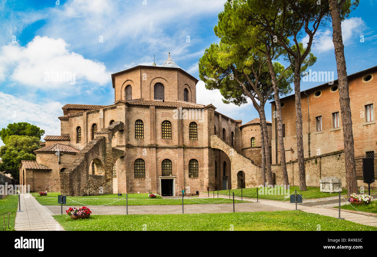 Famosa Basilica di San Vitale, uno dei più importanti esempi di paleocristiano di arte bizantina in Europa occidentale, Ravenna, Emilia Romagna, Italia Foto Stock