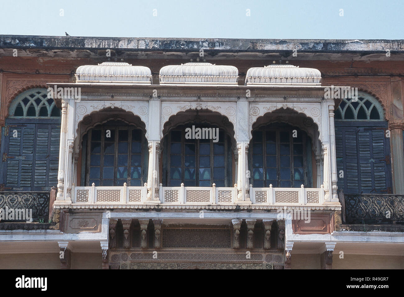 Balcone di palazzo, Ramnagar Fort, Varanasi, Uttar Pradesh, India, Asia Foto Stock