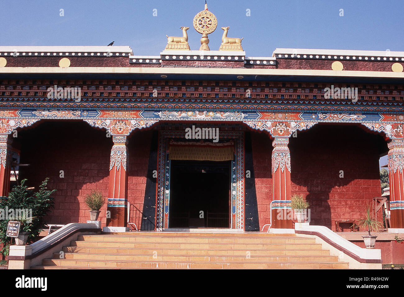 Esterno di Shechen Tennyi Dargyeling a Bodh Gaya, Bihar, in India, Asia Foto Stock