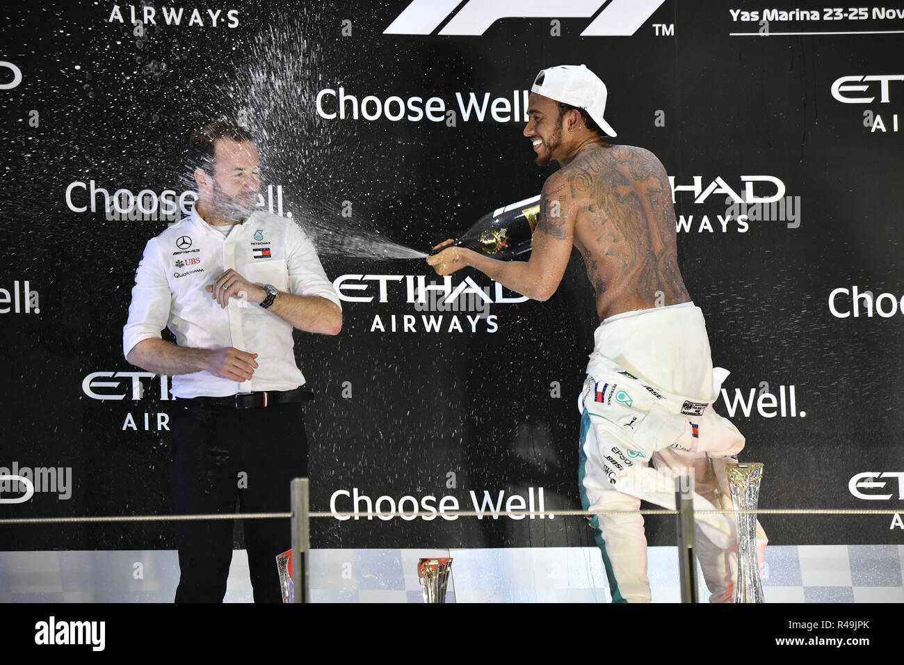 Abu Dhabi, negli Emirati Arabi Uniti. 25 Nov, 2018. Motorsports: FIA Formula One World Championship 2018, il Gran Premio di Abu Dhabi, il campionato del mondo;2018;Grand Prix;Abu Dhabi, #44 Lewis Hamilton (GBR, Mercedes AMG Petronas Team di F1), 25.11.2018. | Utilizzo di credito in tutto il mondo: dpa picture alliance/Alamy Live News Foto Stock