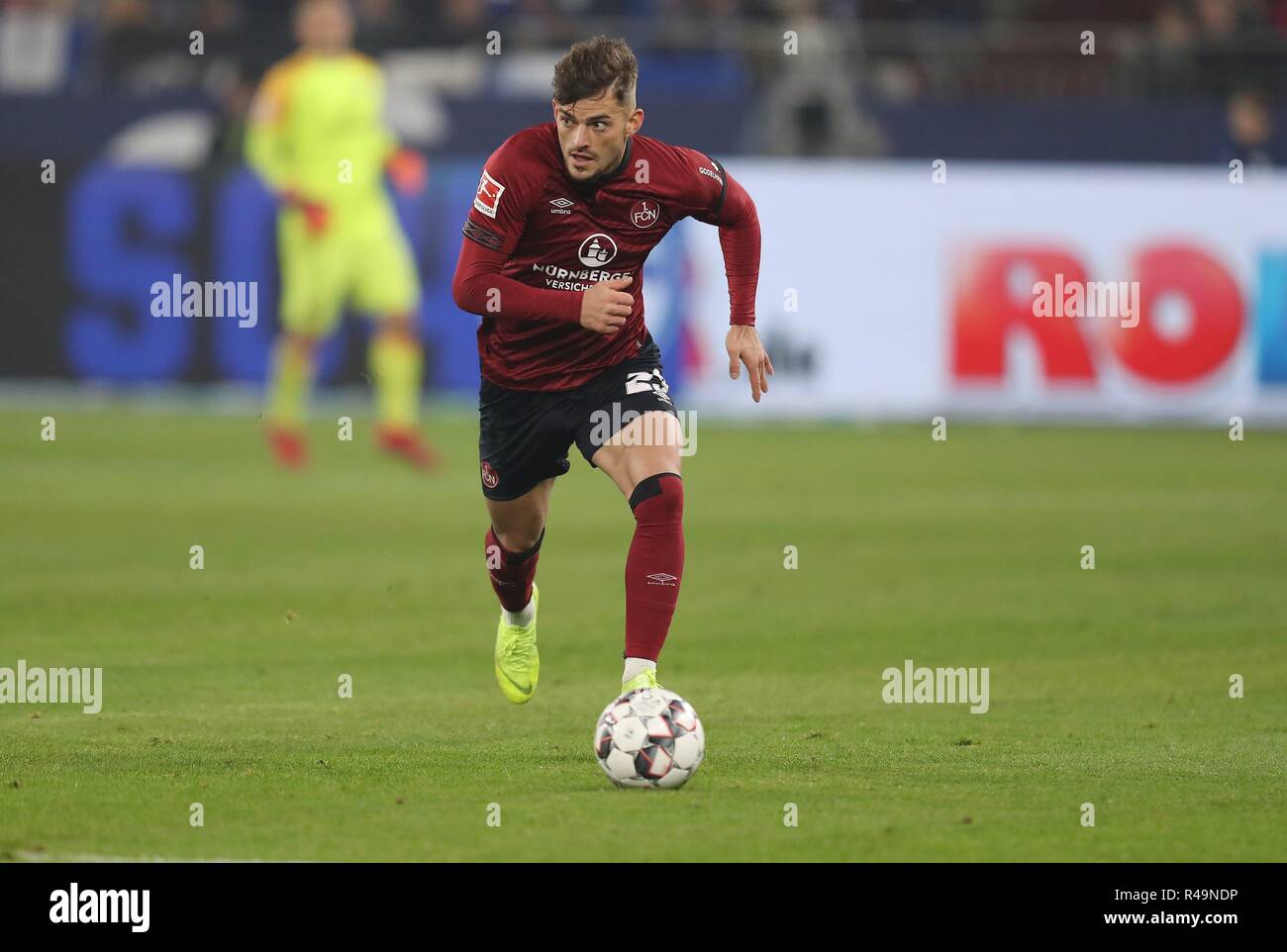 Firo: 24.11.2018 calcio, calcio, 1.Bundesliga, stagione 2018/2019, FC Schalke - 1.FC Norimberga 5: 2 singola azione, Tim Leibold | Utilizzo di tutto il mondo Foto Stock