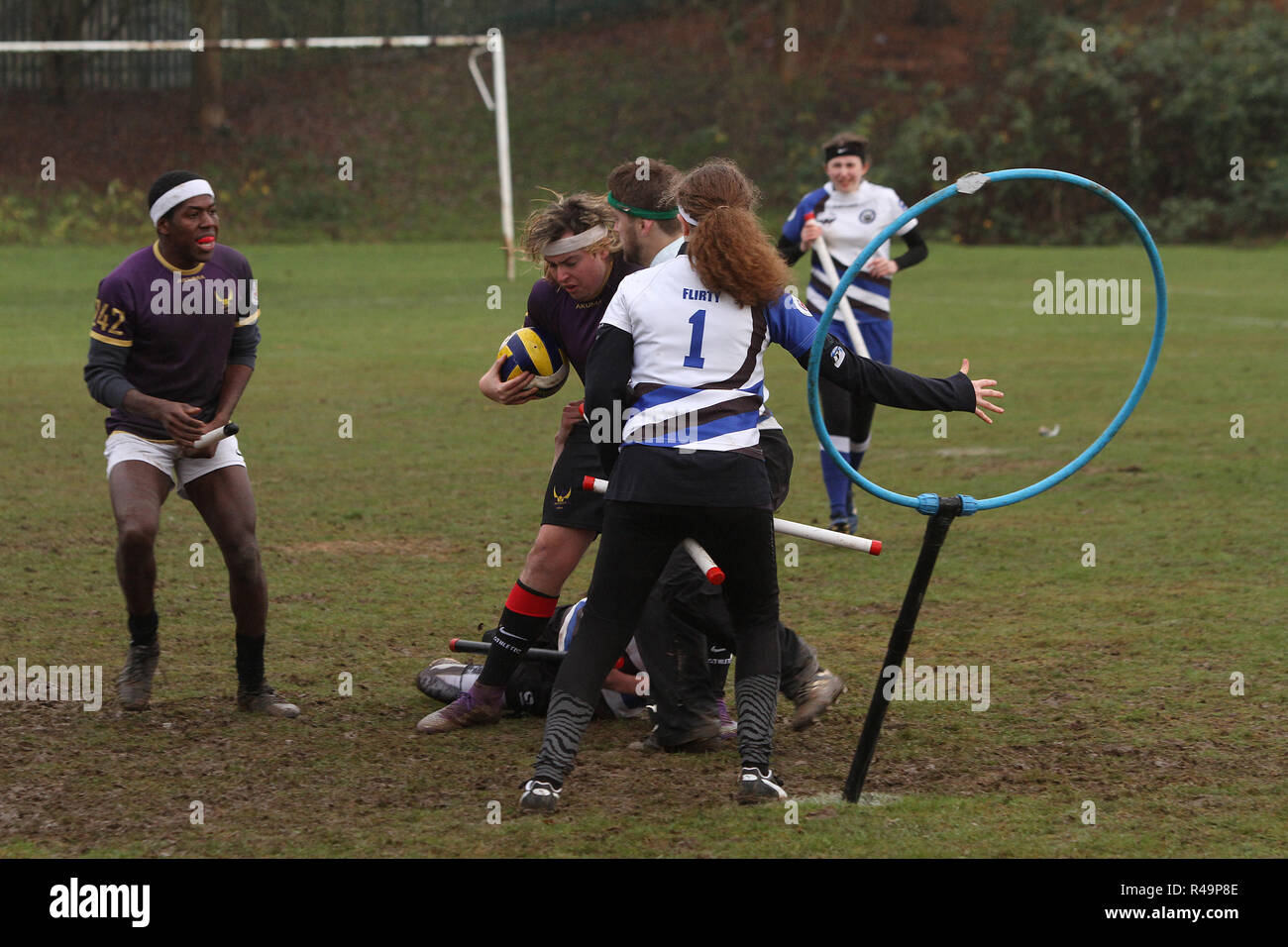 Sevenoaks, Kent, Regno Unito. 25 Nov, 2018. 18 squadre competere nel 2018 Sud della coppa di Quidditch a Sevenoaks, Kent, Inghilterra 25.11.2018 Credito: theodore liasi/Alamy Live News Foto Stock