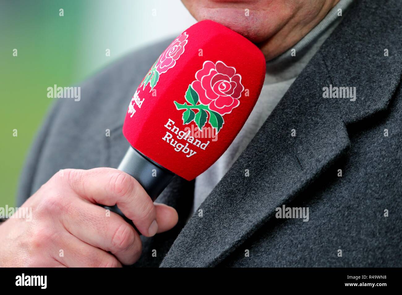 In inghilterra il microfono di Rugby Inghilterra V Australia Inghilterra V Australia, Autunno intenzionali Twickenham, Londra, Inghilterra 24 novembre 2018 Credit: Allstar Picture Library/Alamy Live News Foto Stock