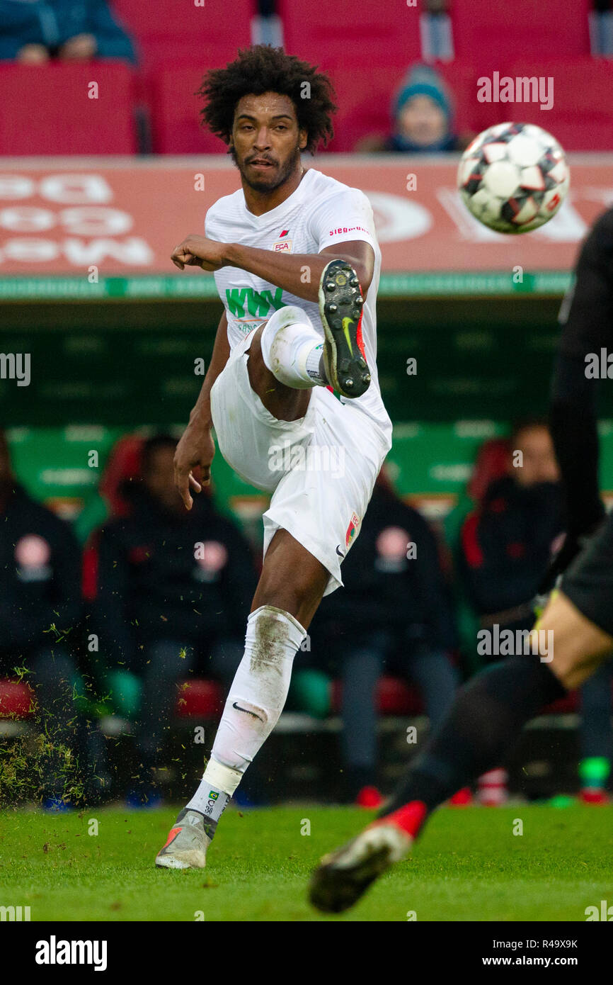 CAIUBY (CAIUBY-DA SILVA) (# 30, A). Soccer, FC Augsburg (A) - Eintracht Francoforte (F) 1: 3, Bundesliga, 12.Spieltag, stagione 2018/2019, su 24/11/2018 in Augusta/WWKARENA/Germania. Nota editoriale: DFL regolamenti vietano qualsiasi uso di fotografie come sequenze di immagini e/o quasi-video. € | Utilizzo di tutto il mondo Foto Stock