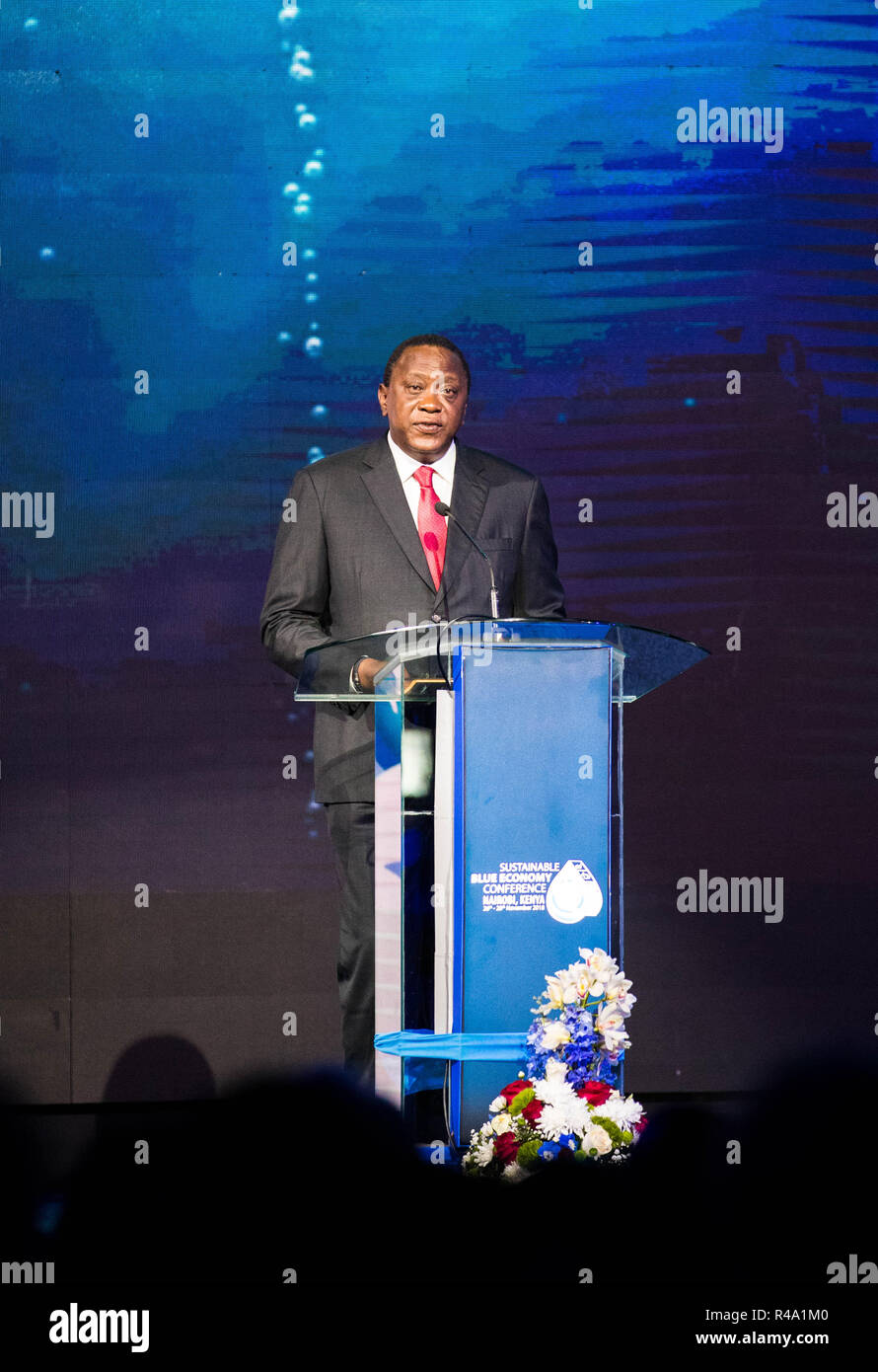 Nairobi, in Kenya. 26 Nov, 2018. Il Presidente keniano Uhuru Kenyatta offre un discorso all'sostenibile economia blu Conferenza di Nairobi, Kenya, su nov. 26, 2018. La conferenza ha dato dei calci a fuori a Nairobi il lunedì, chiedendo per la definizione delle priorità di gestione sostenibile delle risorse idriche per migliorare la sicurezza alimentare, mitigazione del clima, la crescita industriale e la creazione di posti di lavoro. Credito: Yang Zhen/Xinhua/Alamy Live News Foto Stock