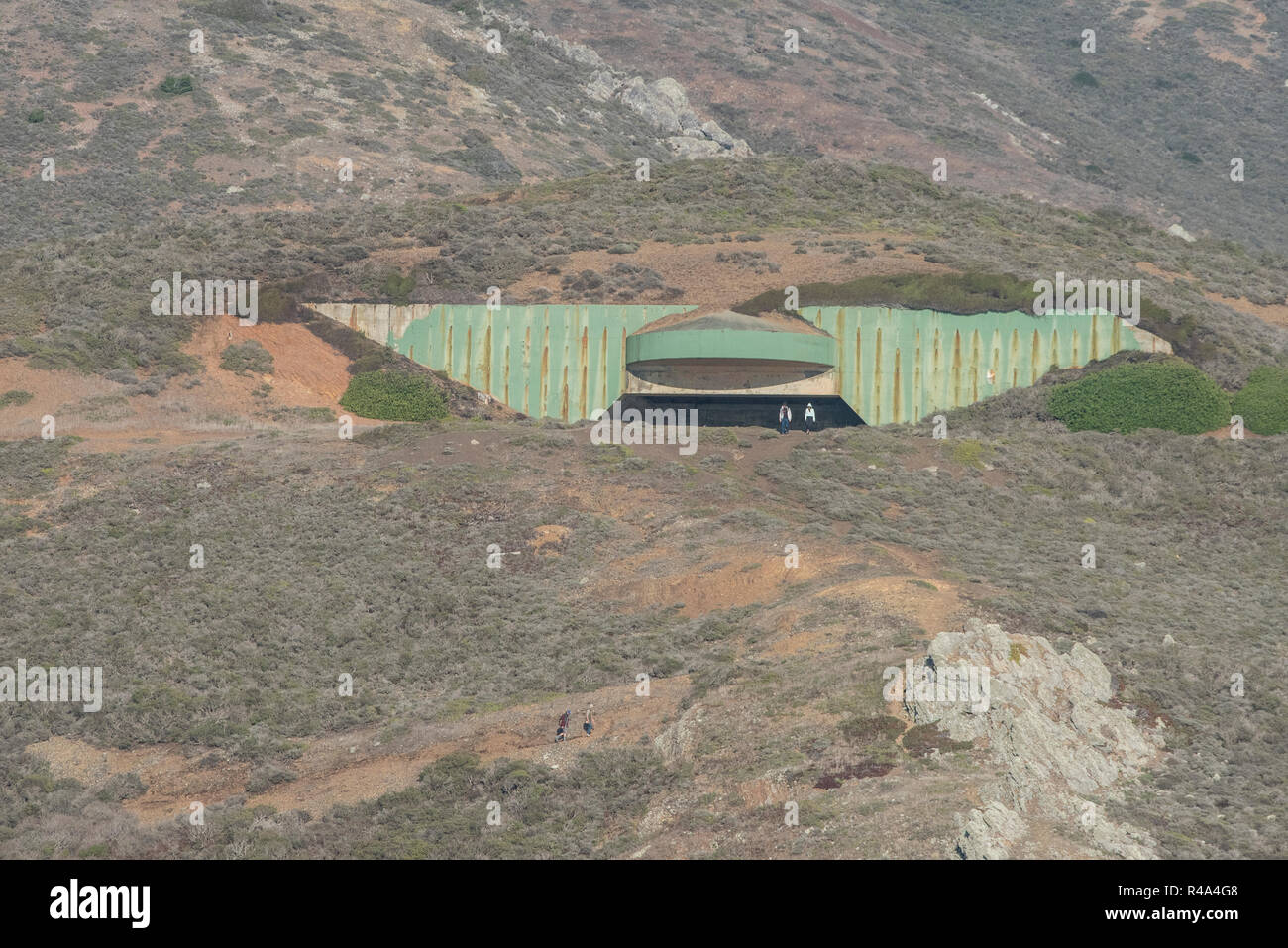 Townsley di batteria di una batteria di casemated con vista sull'acqua in Marin Headlands fu costruito durante il WW2 per difendere la baia da corazzate e Uboats. Foto Stock