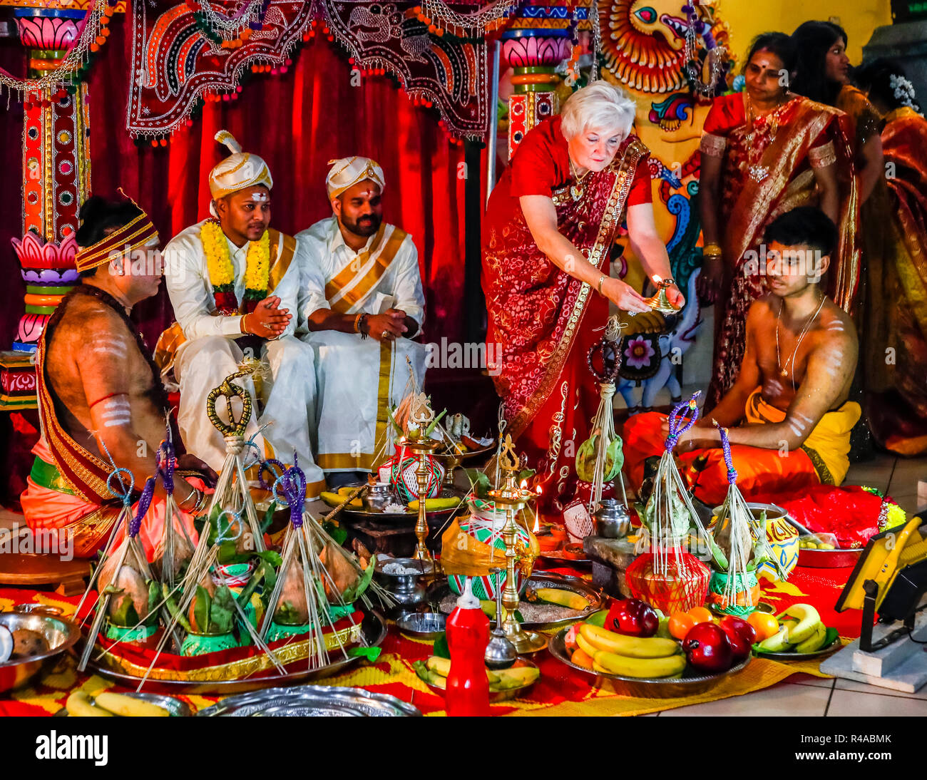 Il Tamil indù cerimonia di nozze in un tempio di Dortmund in Germania Foto Stock