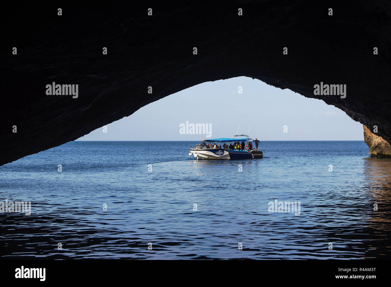 Visitatore in barca Cabrera Parco Nazionale, Spagna. Foto Stock