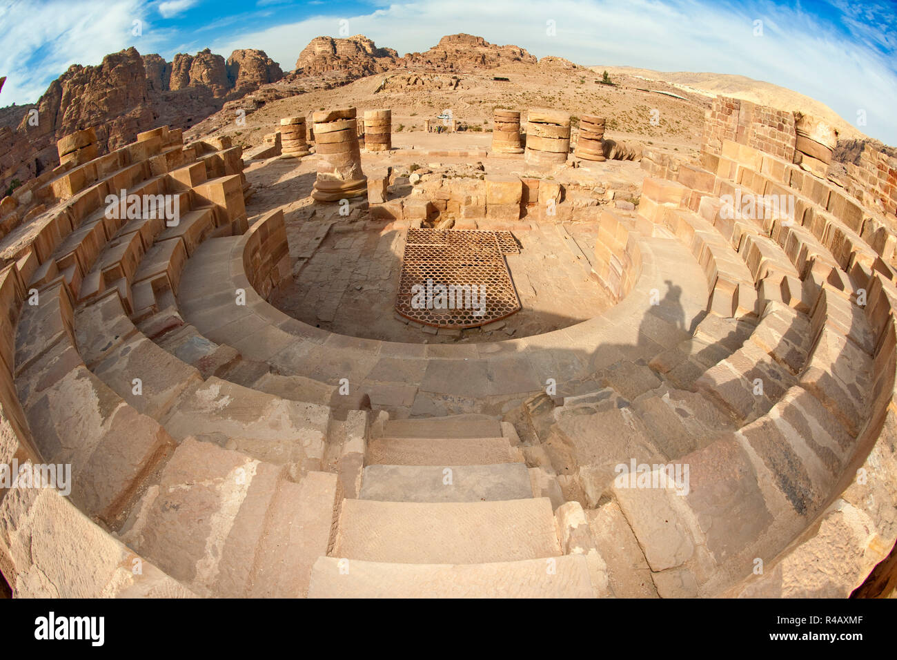 Le rovine del Santuario nel grande tempio, antica Petra, patrimonio mondiale dell UNESCO, Giordania, Asia Foto Stock