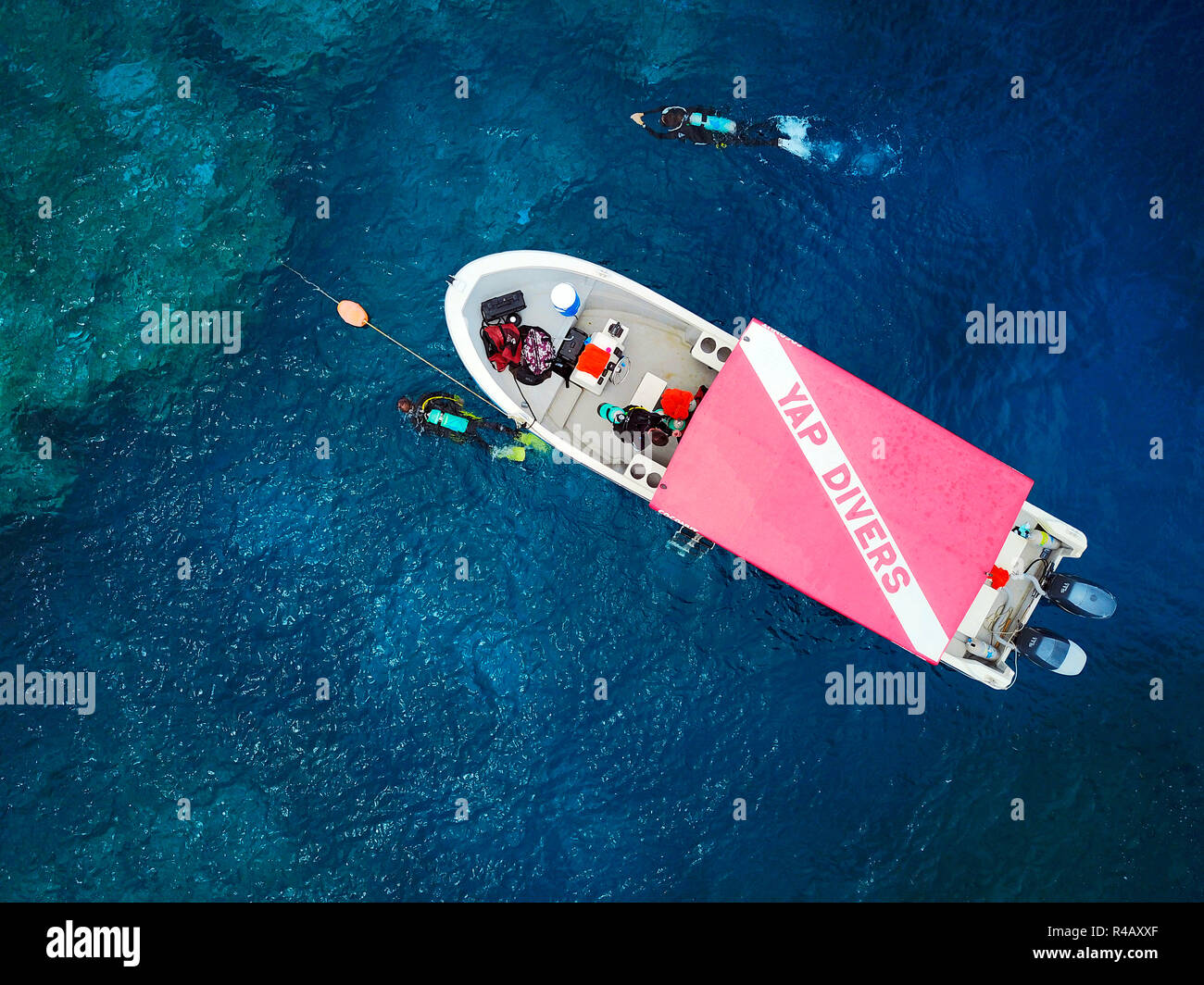 Barca, subacqueo, Yap Island, estremità meridionale, Yap, Isole Caroline, Stati Federati di Micronesia Foto Stock