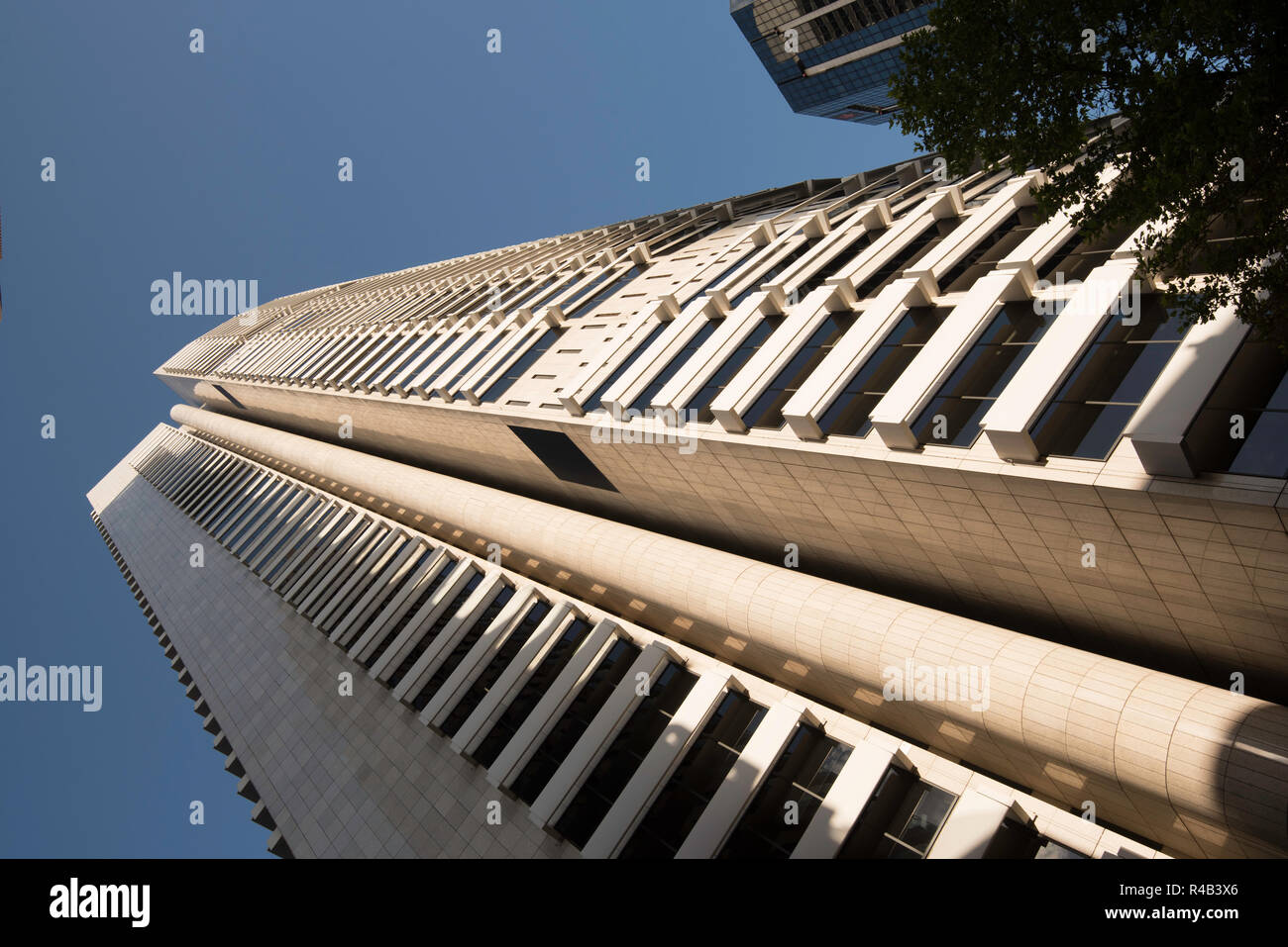 Costruito nel 1989 Grosvenor Place tower è un inizio di Sydney esempio di architettura ambientale con lo spostamento di ombrelloni, acqua cattura e pannelli solari Foto Stock