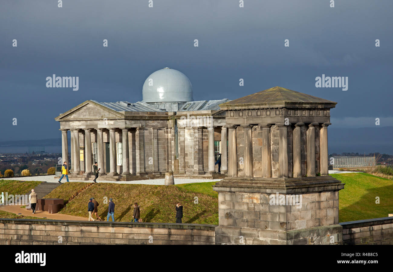 Città osservatorio, Calton Hill Edinburgh, Scotland, Regno Unito. Aperto 24 nov. 2018 con la nuova galleria d'arte e di un ristorante con vista panoramica Foto Stock