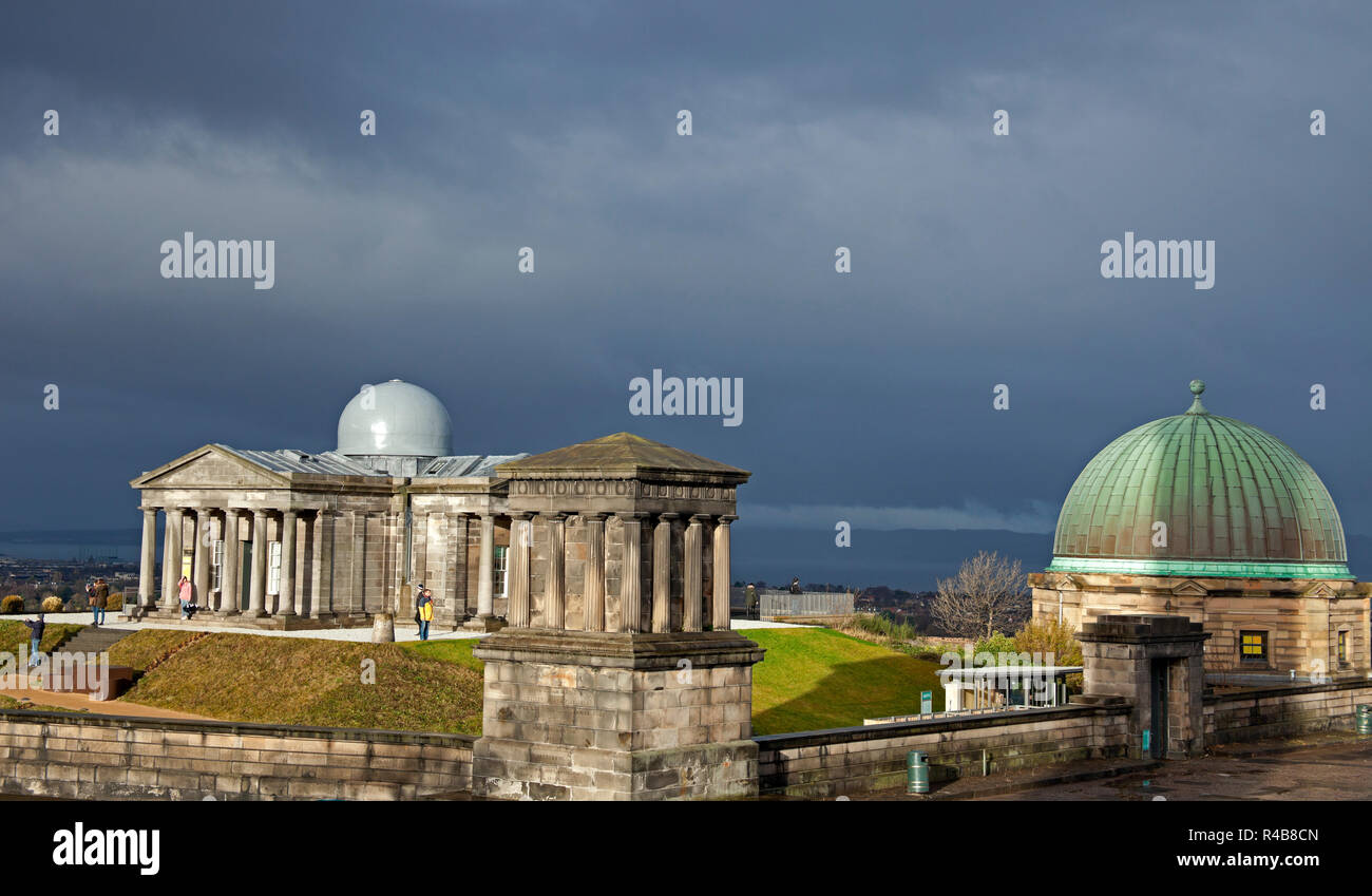 Città osservatorio, Calton Hill Edinburgh, Scotland, Regno Unito. Aperto 24 nov. 2018 con la nuova galleria d'arte e di un ristorante con vista panoramica Foto Stock