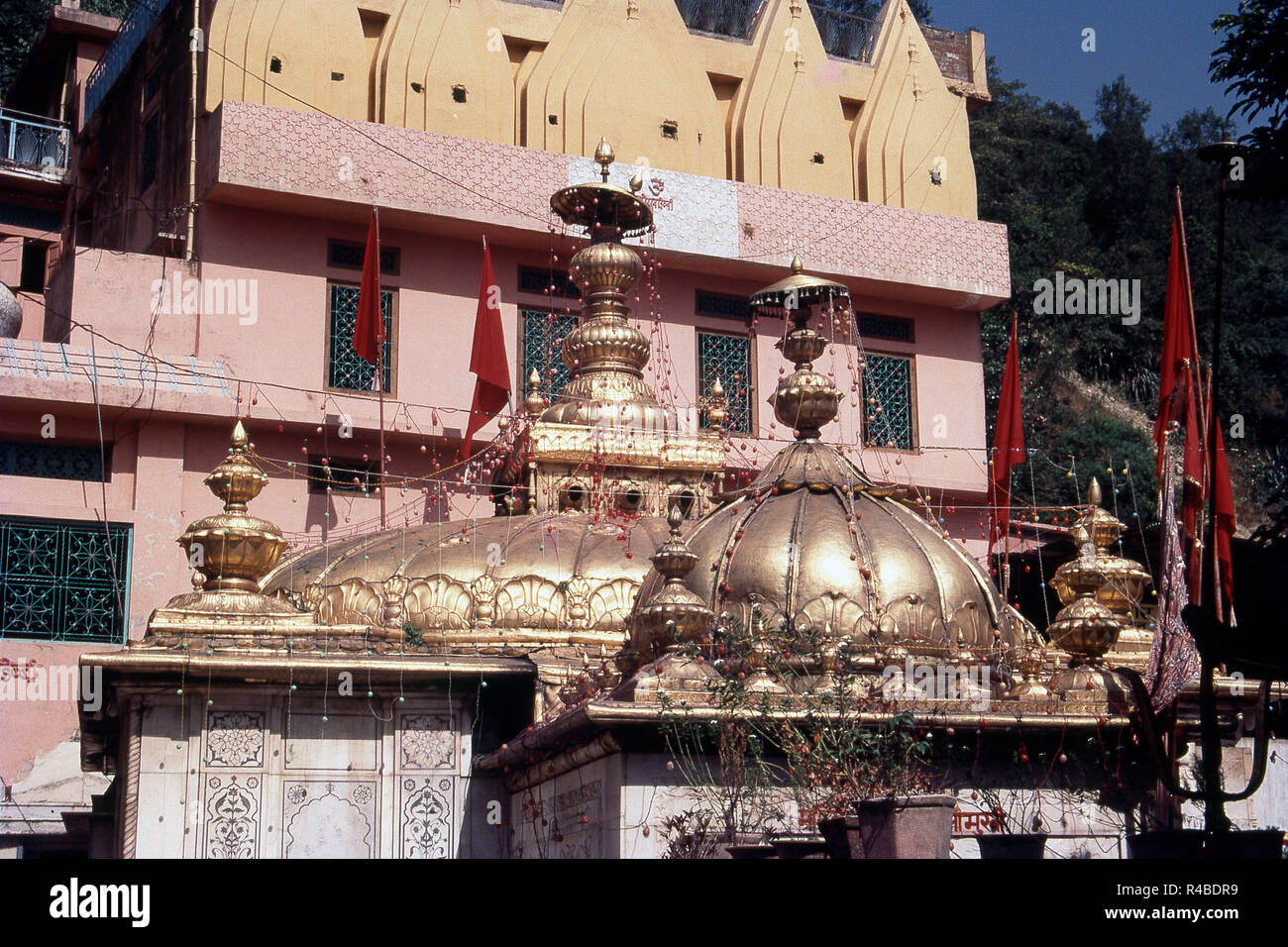 Cupola nuotato con foglia oro, Jwalamukhi tempio, Himachal Pradesh, India, Asia Foto Stock