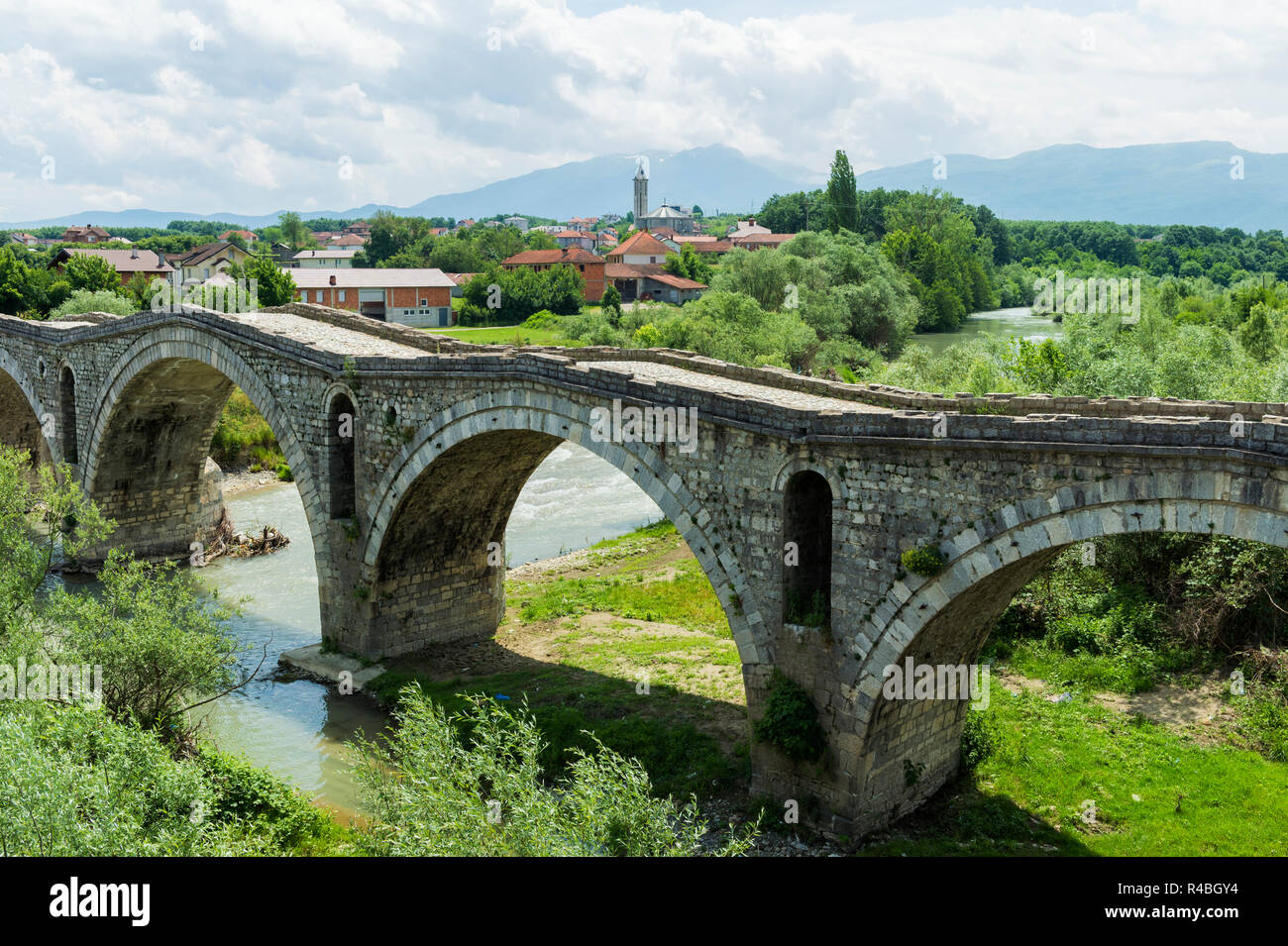 Stile ottomano Terzijski Bridge o personalizzare il ponte, Gjakova, Kosovo Foto Stock