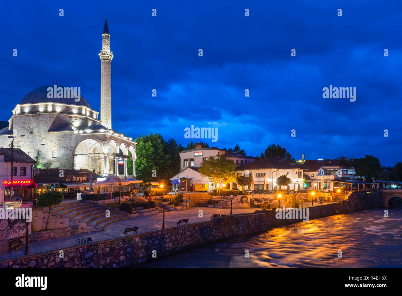 Sinan Pasha Mosque al mattino presto, Prizren, Kosovo Foto Stock