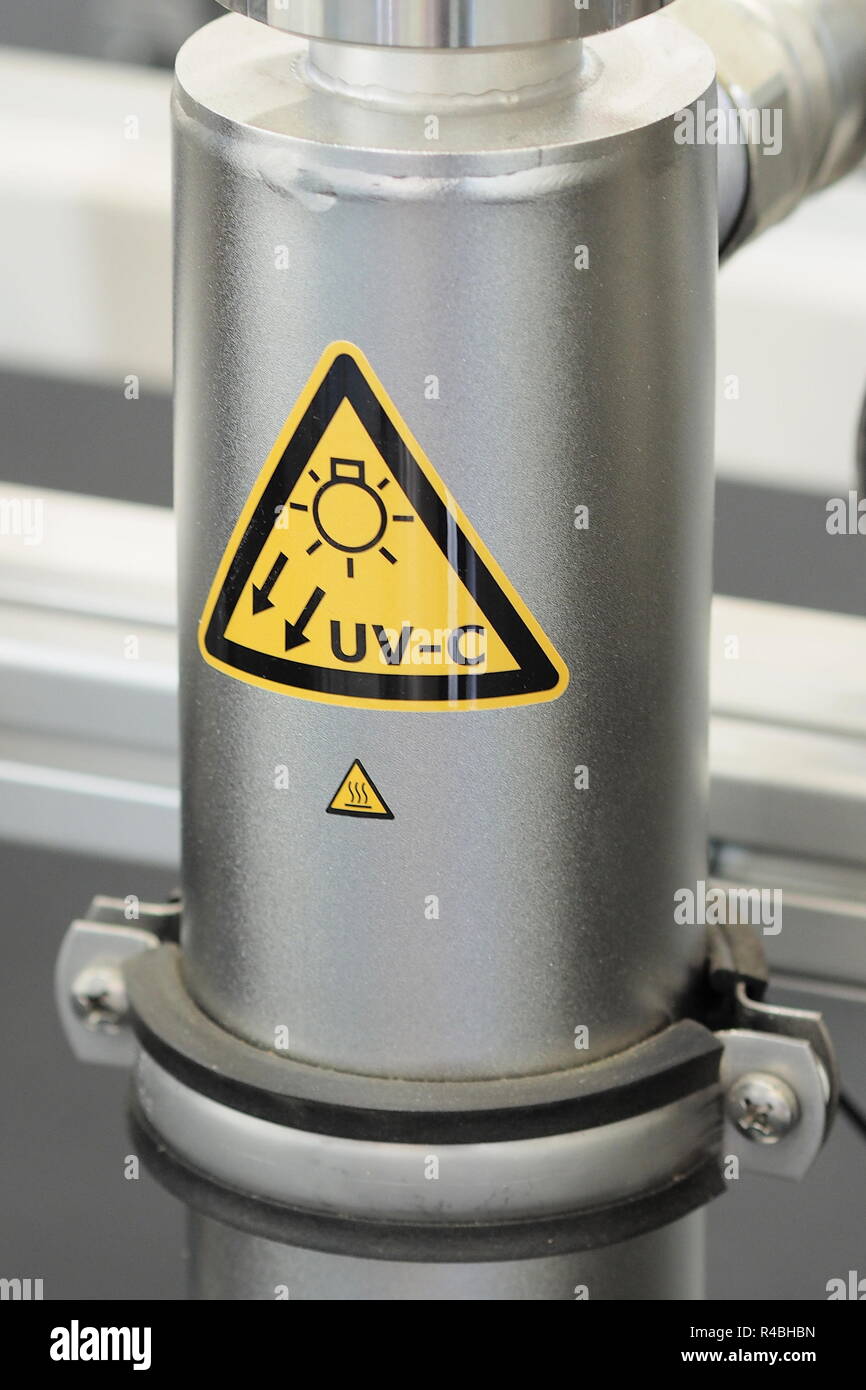 Industrial contenitore in acciaio inossidabile con radiazione UV iscrizioni Foto Stock