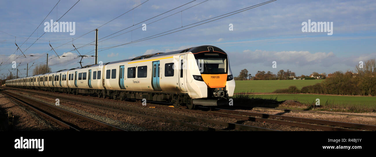 700120 treno Thameslink, East Coast Main Line Railway, Peterborough, CAMBRIDGESHIRE, England, Regno Unito Foto Stock