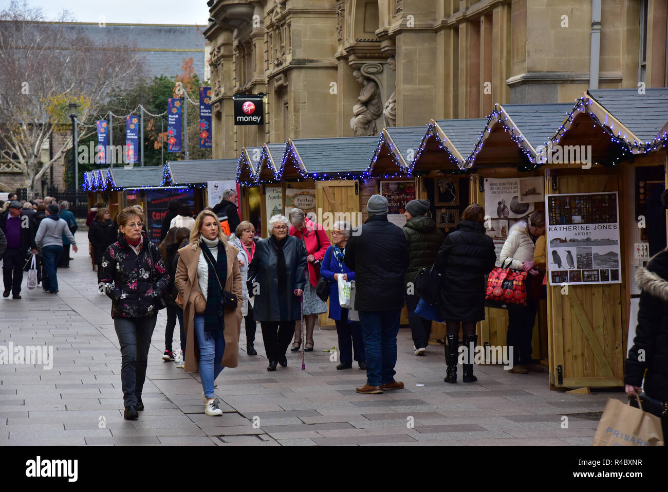 La House of Fraser department store a Cardiff, nel Galles del Sud, Regno Unito. Il negozio è di rimanere aperto dopo le catene recente acquisizione Foto Stock