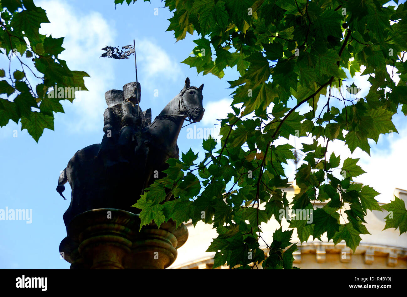 Cavalieri Templari colonna (Nicola Hicks: 2000) - statua in chiesa a corte, tempio interno, la zona centrale di Londra, Inghilterra, Regno Unito. Foto Stock