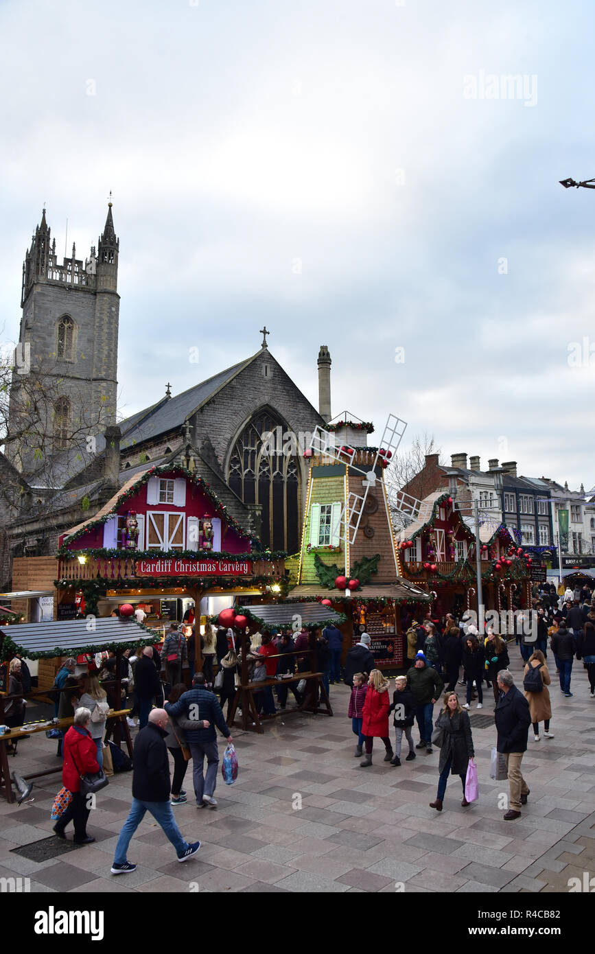 Le immagini mostrano la Cardiff Mercatino di Natale, 2018 San Giovanni Battista. House of Fraser department store, Hayes, Cardiff, Galles del Sud, Regno Unito Foto Stock