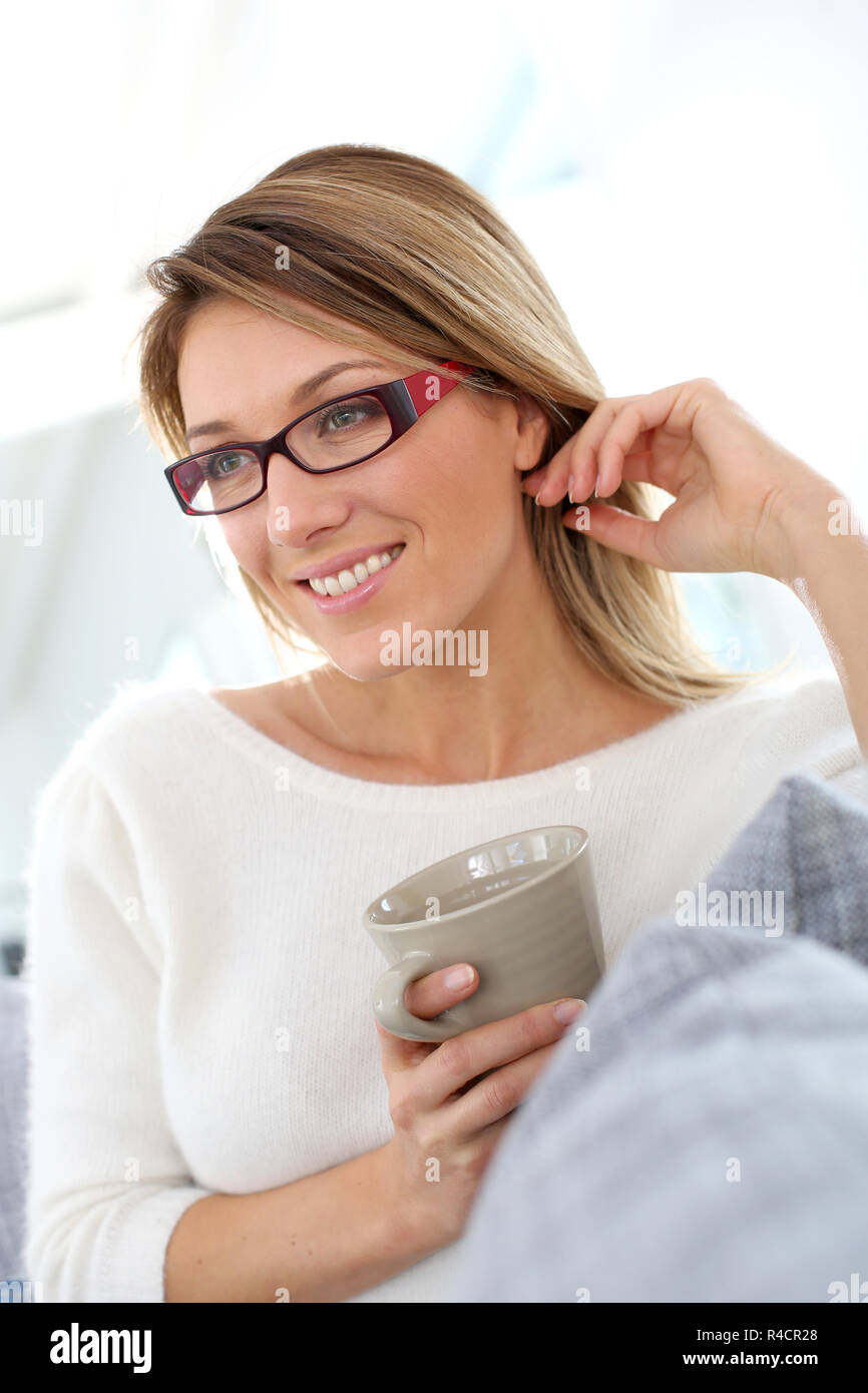 Ritratto di donna di mezza età con occhiali Foto Stock