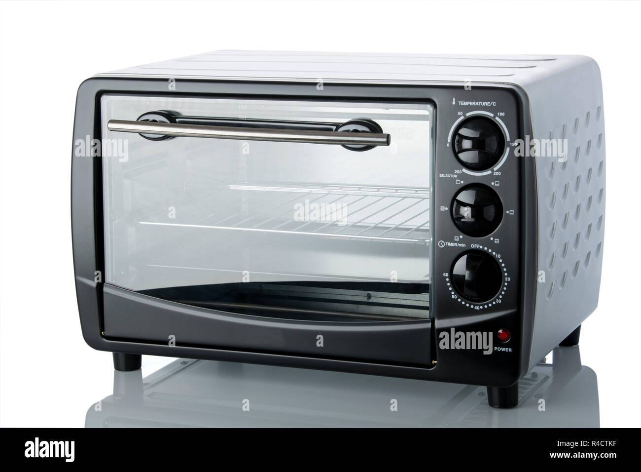 Cucina: Close up colorati di nero forno isolato su sfondo bianco Foto Stock