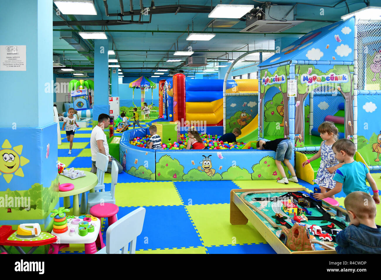 Sochi, Russia - 2 giugno. 2018. bambini giocare areain Sun City Mall Foto Stock