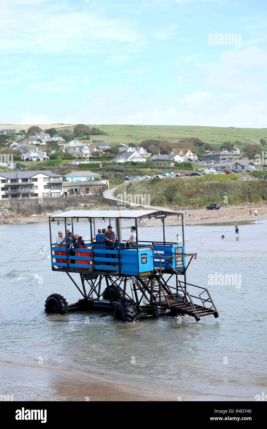 Il trattore del mare che trasporta gli ospiti da e per Bigbury-su-Mare e Burgh Island Hotel. Foto Stock