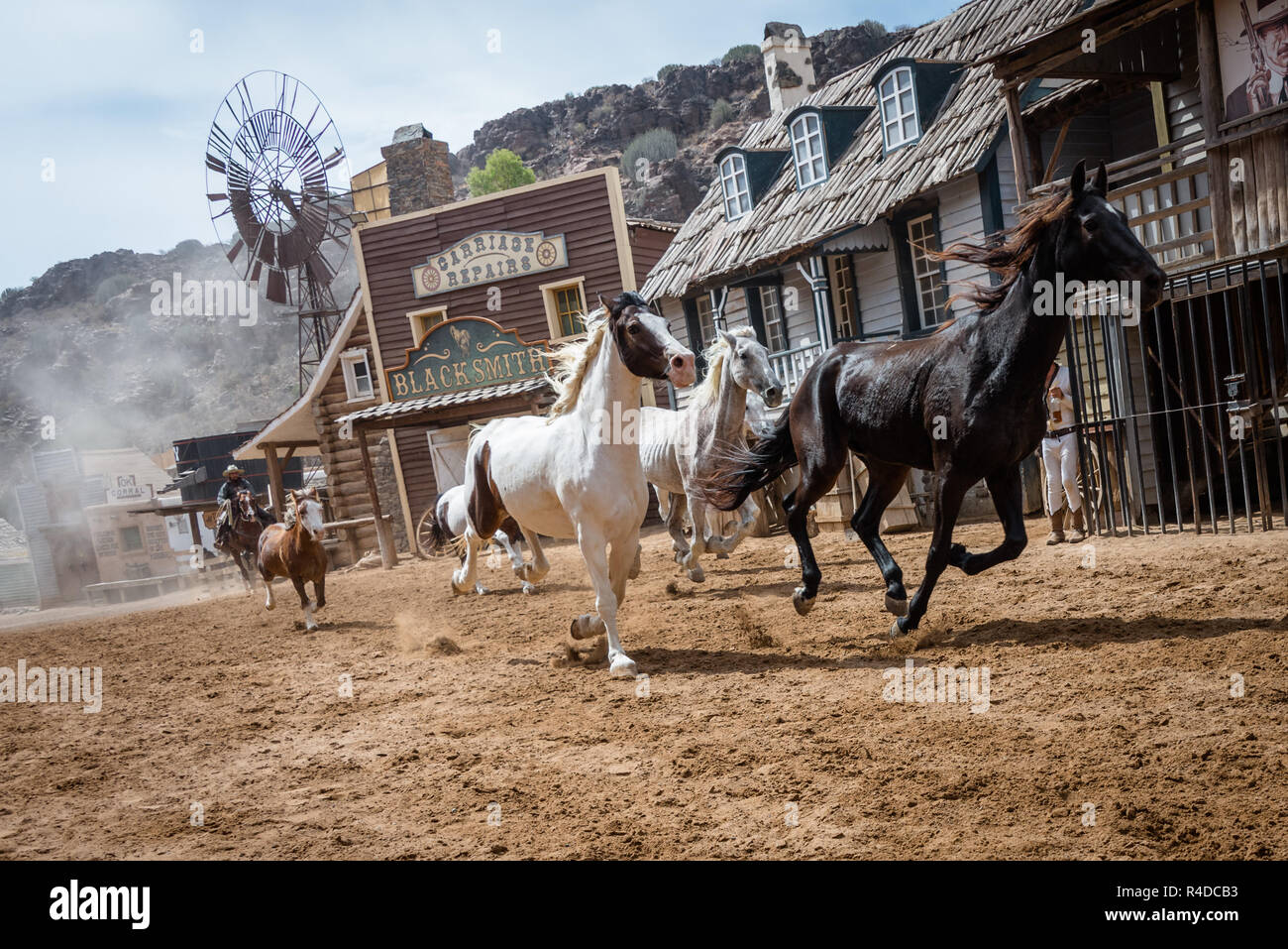 Cowboy a cavallo Equitazione a Sioux City Park San Augustin, Gran Canaria, Spagna Foto Stock