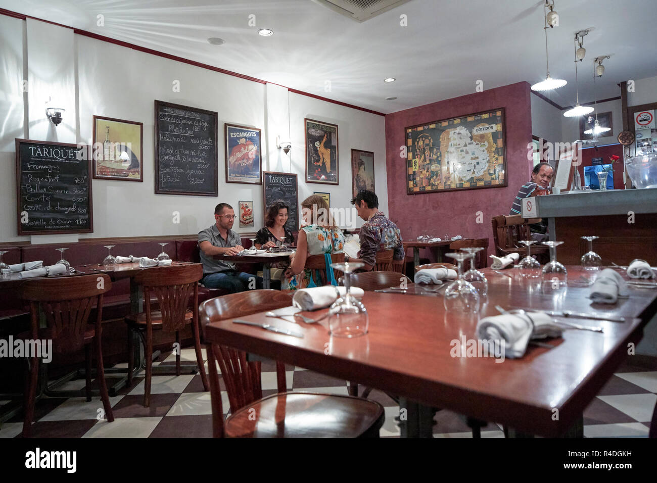 Persone di mangiare al ristorante Chez Toto ristorante a Noumea, Nuova Caledonia Foto Stock