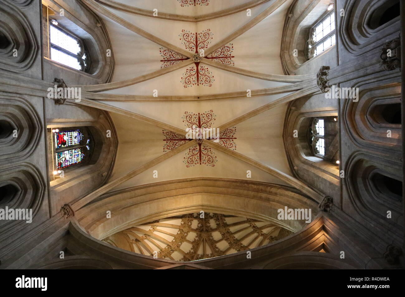 Intricato del tetto della Cattedrale di Wells. Una chiesa anglicana dedicata a Sant'Andrea Apostolo. Pozzetti, Somerset, Inghilterra, Regno Unito. Foto Stock