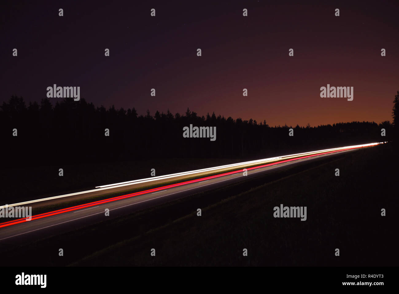 Sentieri di luce da auto Foto Stock