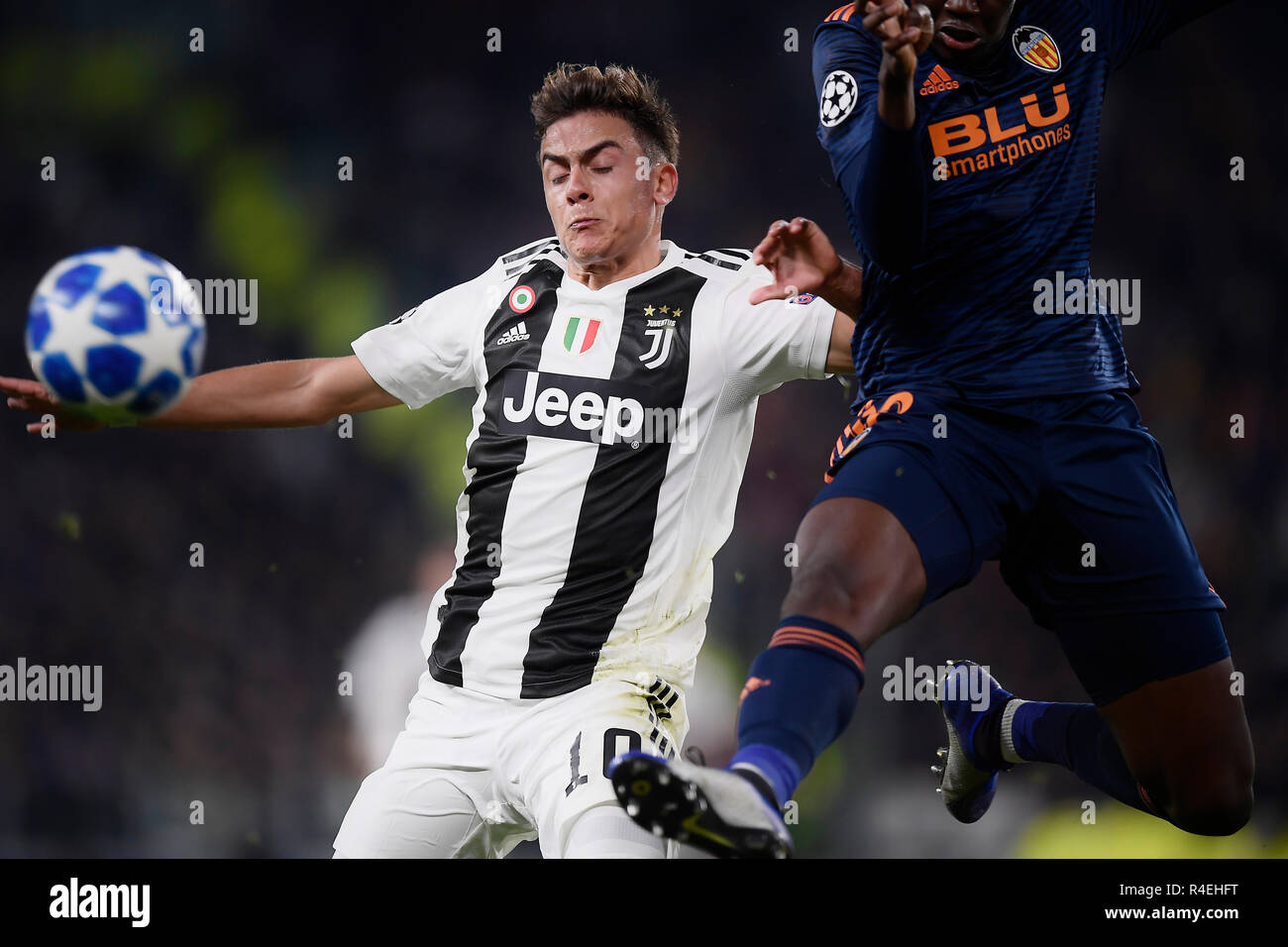 Torino, Italia. 27 Novembre, 2018. :Dybala Paulo Exequiel (Juventus F.C.); Foto LaPresse - Fabio Ferrari Novembre 27, 2018 torino, Italia sport soccer Juventus FC vs Valencia - UEFA Champions League 2018 2019 - Allianz Stadium - Gruppo H. nel pic:Dybala Paulo Exequiel (Juventus F.C.); il credito: LaPresse/Alamy Live News Foto Stock