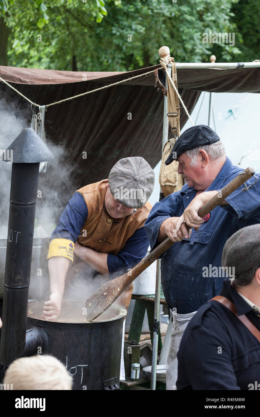 ARP la stazione di alimentazione mediante il campo 29 Cucina, Barnard Castle, 1940's Weekend 2018 Foto Stock