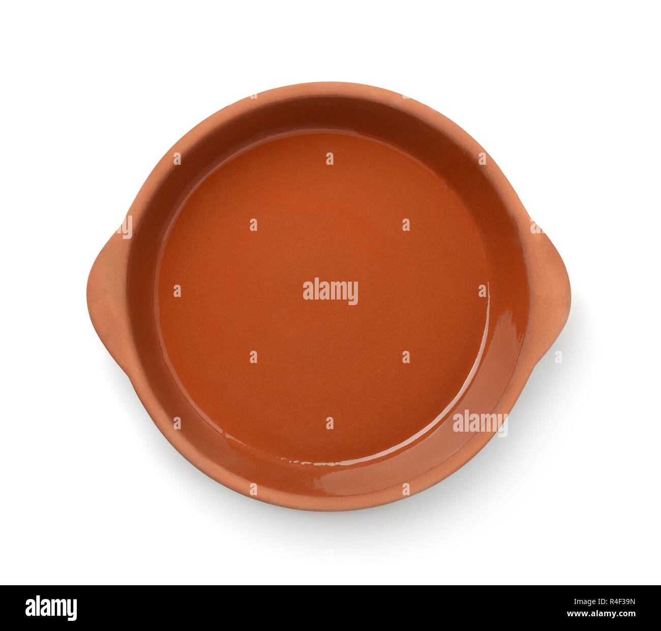 Vista superiore del round di cottura di argilla piatto isolato su bianco Foto Stock