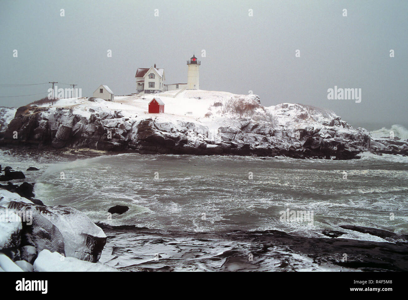 Inverno a Nubble Light - York, Maine, Stati Uniti d'America Foto Stock