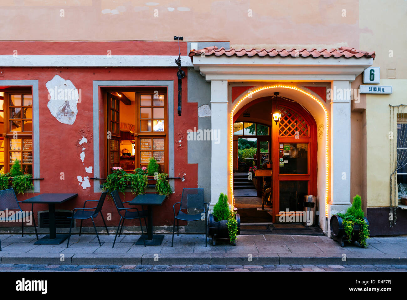 Ristorante di tradizionale cucina Lituana nella città vecchia. Vilnius, Contea di Vilnius, Lituania, paesi baltici, Europa. Foto Stock