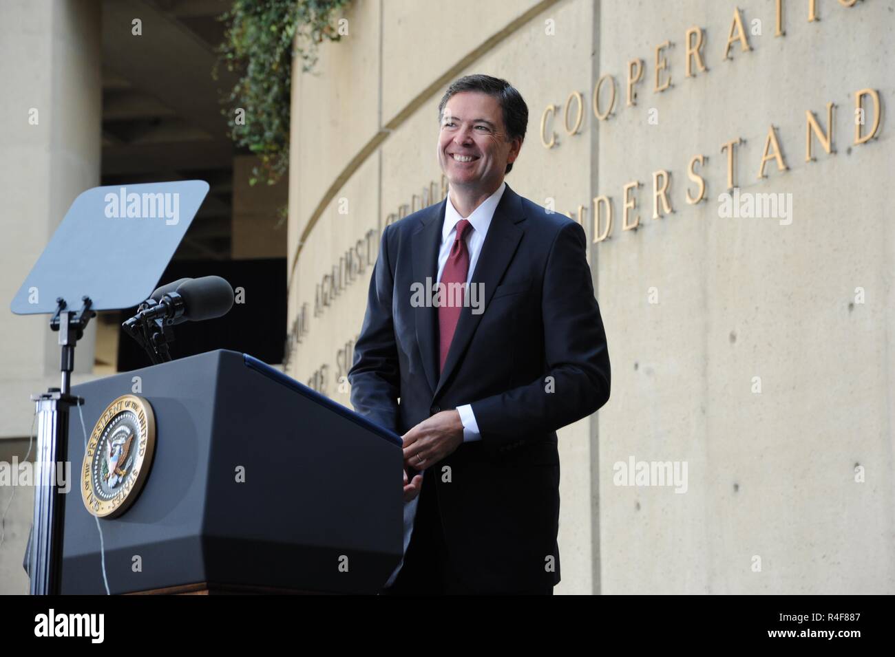 Direttore dell'FBI James Comey. James Brien Comey Jr. nato il 14 dicembre 1960) è un avvocato americano che era il settimo Direttore del Federal Bureau of Investigation (FBI) dal 2013 fino al suo licenziamento nel maggio 2017. Comey era stato un repubblicano registrato per la maggior parte della sua vita adulta; nel 2016 egli ha descritto se stesso come non affiliati. Comey era la U.S. Avvocato per il Southern District di New York a partire da gennaio 2002 a dicembre 2003, e gli Stati Uniti vice procuratore generale dal dicembre 2003 all'agosto 2005. Foto Stock