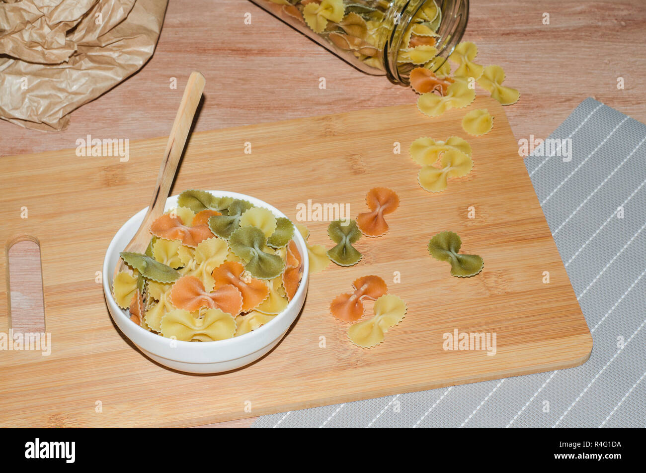 Fideos o pasta de vegetales con tres sabores Foto Stock