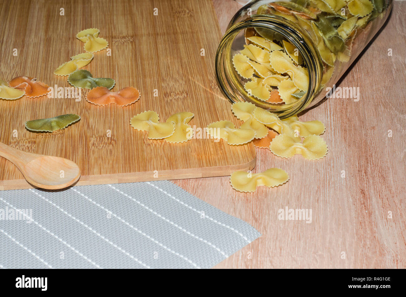 Fideos o pasta de vegetales con tres sabores Foto Stock