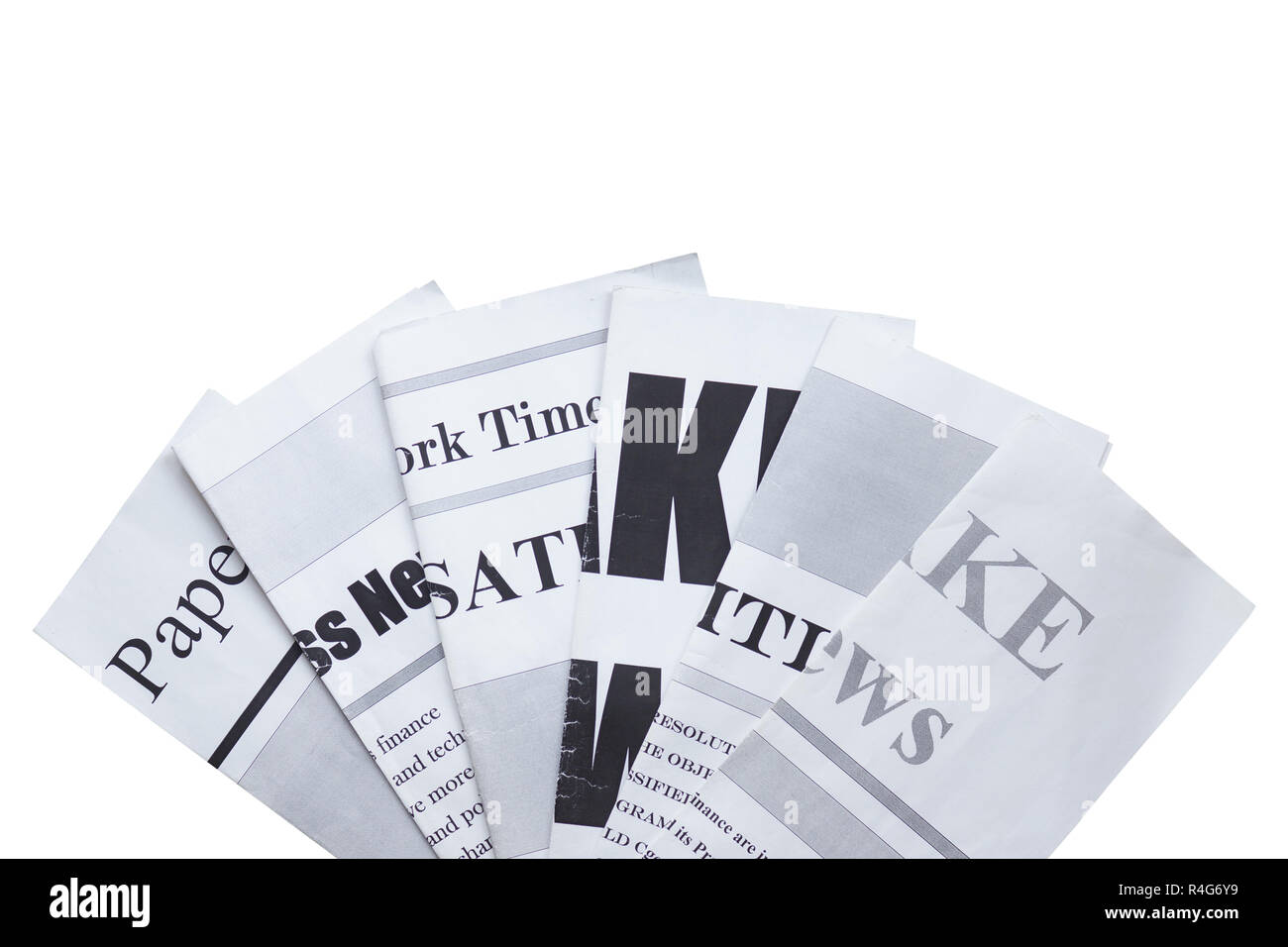 Mazzetto di giornali con titoli e articoli isolati su sfondo bianco Foto Stock