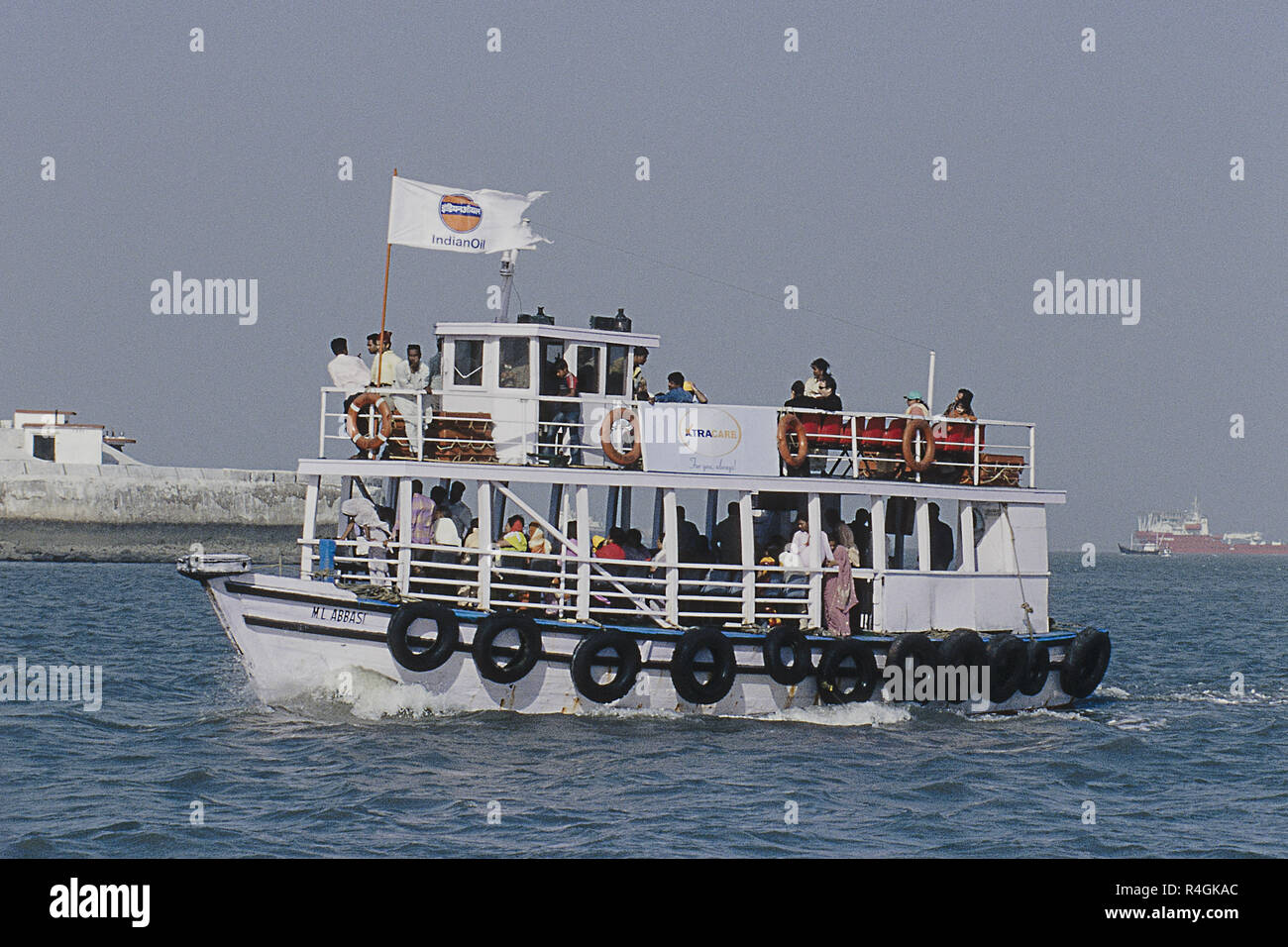 Avviare muovendosi in mare a isola Elephanta, Mumbai, India, Asia Foto Stock