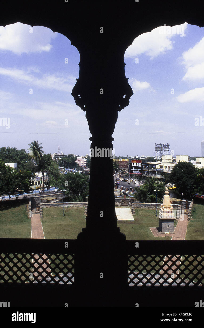 Archi in legno e jalli a Shaniwar Wada, Pune City, Maharashtra, India, Asia Foto Stock