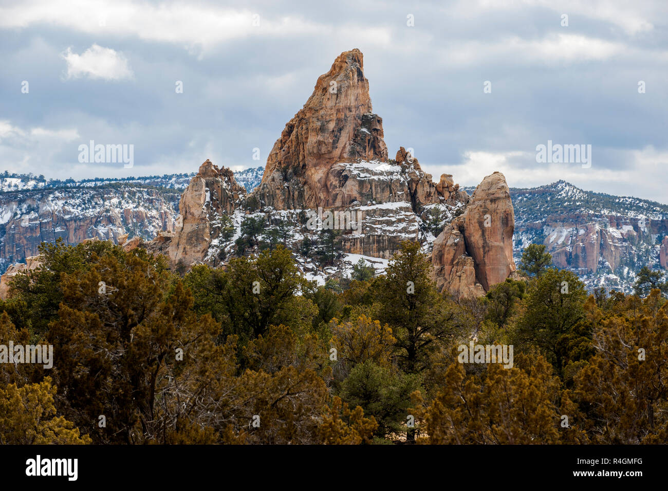 La Vieja (la vecchia donna), un Zuni pietra arenaria (ca. 150 milioni di anni) struttura in El Malpais Monumento Nazionale vicino a sovvenzioni, Nuovo Messico Foto Stock