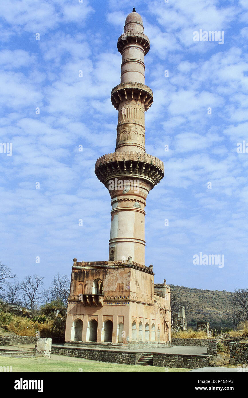 Vista di Chand Minar, Daulatabad Fort, Aurangabad, Maharashtra, India, Asia Foto Stock